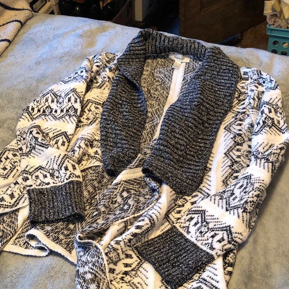 NWOT dressbarn Black & White Patterned Shawl Collar Cardigan